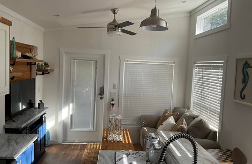 Mount Vernon Cabin | Modern Beach Retreat - 1 Bed/Loft
