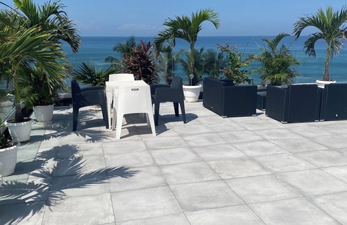 Monrovia House | Modern Beachfront Luxury in Monrovia