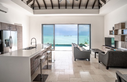 Juba Sound Villa | Modern Beachfront 3bdrm - 3bath with pool & incredible view!