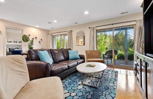 Bellingham Apartment | Modern Bellingham Retreat Near Galbraith Mountain!