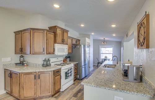 Bloomington House | Modern Bloomington Home ~ 10 Mi to Bear Lake!