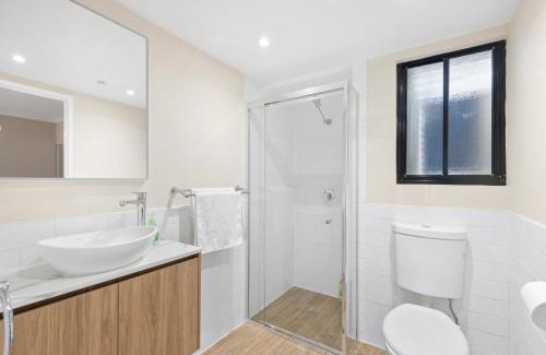 Spring Hill Apartment | Modern Bright 1-Bedroom Haven SHS 21