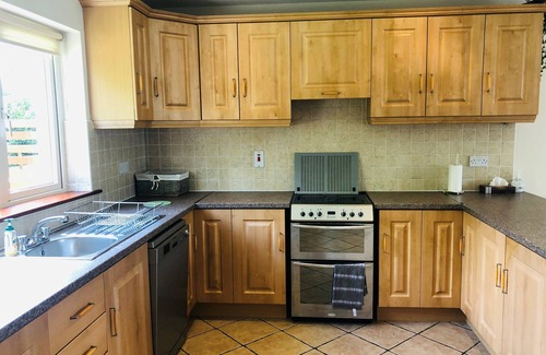 Kenmare House | Modern bright detached home just a short stroll from town