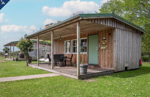 Luetow Apartment | Modern bungalow in Lütow on the Achterwasser with terrace and jetty access