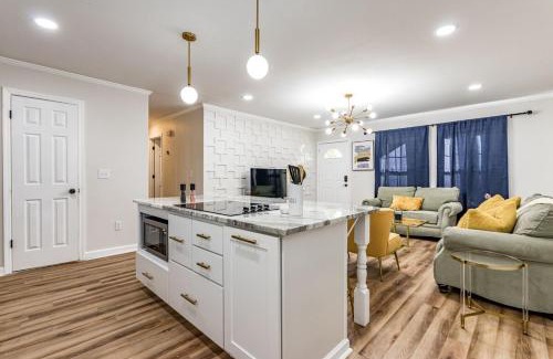 Downtown House | Modern bungalow in the heart of Raleigh w King bed