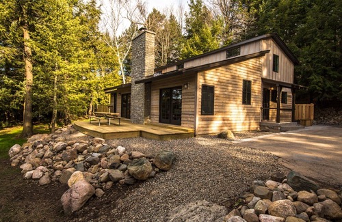 Crandon Cabin | Modern Cabin on Pristine Lake Lucerne – A Lakeside Retreat!