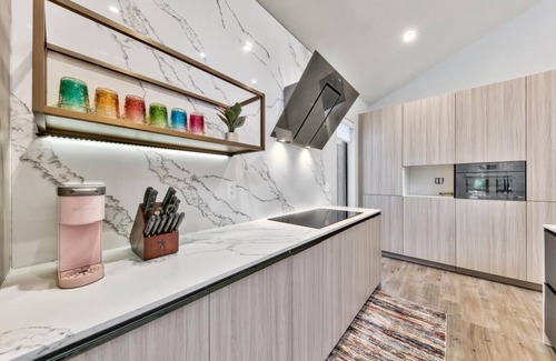 Black Bart House | Modern Cabin - Unmatched Luxury - Brand New, Eco Friendly, Hot Tub