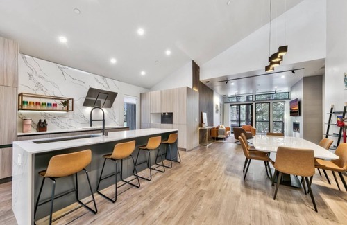 Black Bart House | Modern Cabin - Unmatched Luxury - Brand New, Eco Friendly, Hot Tub