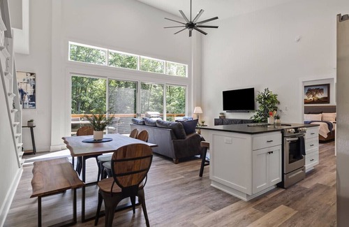 Bella Vista House | Modern Chalet Near Back 40 Trails Hot Tub & Forest Views