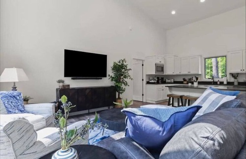 Bella Vista House | Modern Chalet Near Back 40 Trails Hot Tub & Forest Views