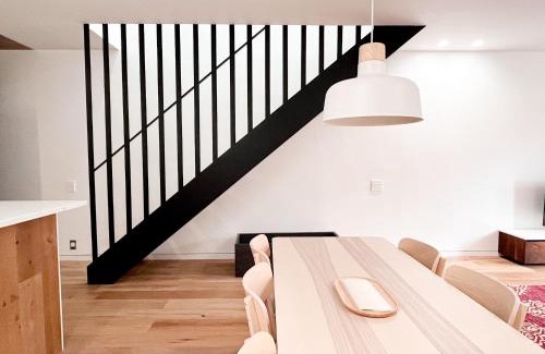 East Flatbush Apartment | Modern, Charming, Spacious 3-Bedroom Retreat in Brooklyn with Rem-casa