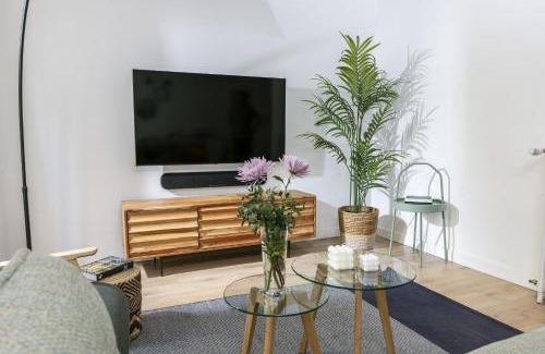 Chueca Apartment | Modern & Chic 2BR/2BA apartment in trendy Chueca