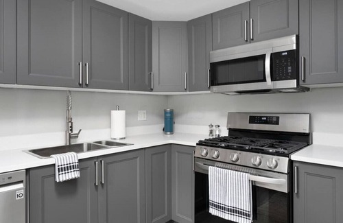 Franklin Park Apartment | Modern Chic in Old Town East