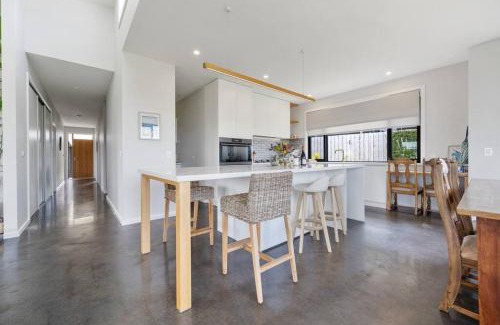Kilcunda House | Modern Coastal Escape - Pet Friendly with Fireplace