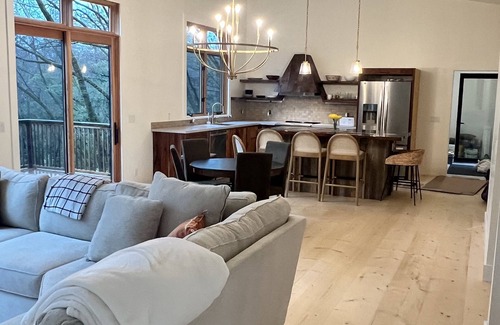 Colfax House | Modern Comfort in a Peaceful Woodland Setting