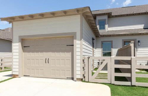 Auburn - Opelika House | Modern Comfort Near AU l Perfect for Families & Fans