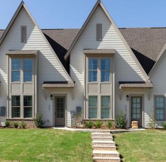 Auburn - Opelika House | Modern Comfort Near AU l Perfect for Families & Fans
