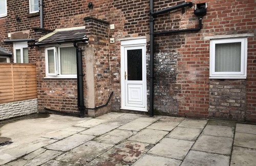 St Helens Apartment | Modern Comfy 2-bedroom Flat in St Helens