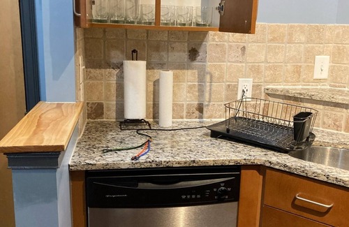 West End Condo | Modern condo downtown gym/pool/free parking