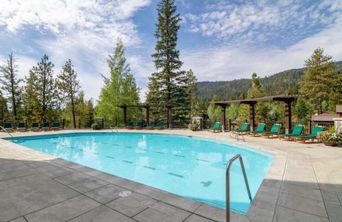 Tamarack Resort Condo | Modern Condo|Fireplace|Balcony with Mountain View