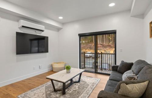 Juneau Apartment | Modern Condo with Incredible Mountain Backdrop 207