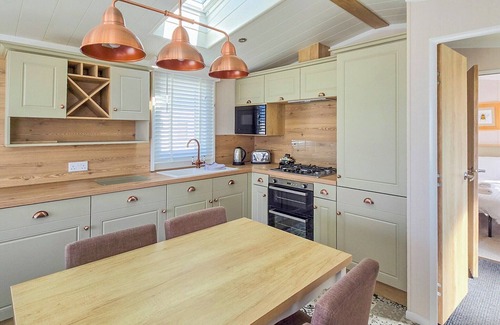 Lendalfoot Ski Chalet | Modern, contemporary holiday home facing the sea.