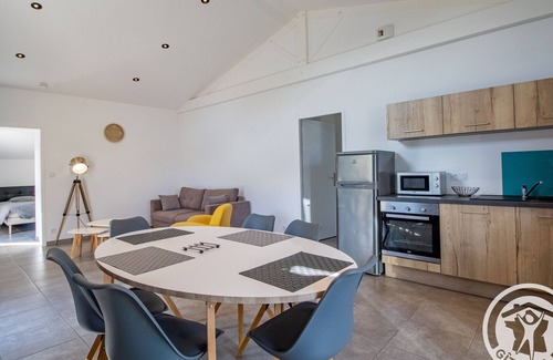 La Renaudiere Cottage | Modern Cottage near Nantes, Atlantic Coast & Puy du Fou — Ideal for Families with Scenic Pond & Terrace