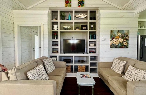 Hartsfield House | Modern Cottages Caroline's Cottage