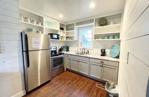 Hartsfield House | Modern Cottages Caroline's Cottage