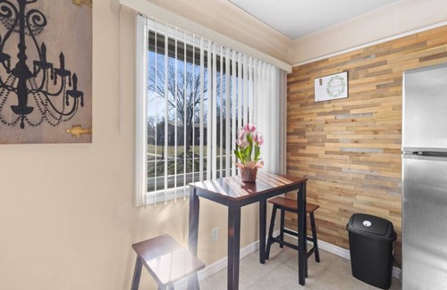 Shelby Township Apartment | Modern Cozy 1 Bedroom Apartment in Shelby Township
