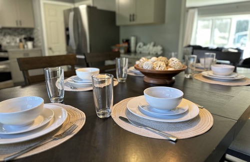 Newington House | Modern Cozy Home for Families & Pets