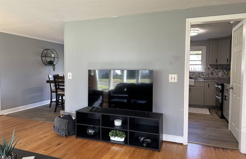 Newington House | Modern Cozy Home for Families & Pets