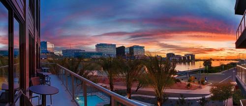 Tempe Apartment | Modern CozySuites on Town Lake waterfront 02