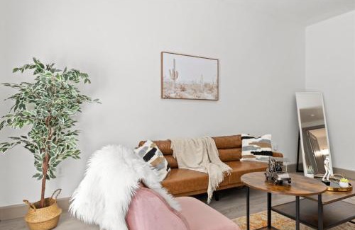 Tempe Apartment | Modern CozySuites on Town Lake waterfront 02