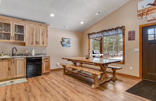 Conover Cabin | Modern dog-friendly cabin with hot tub, gas fireplace, patio, grill, & central AC