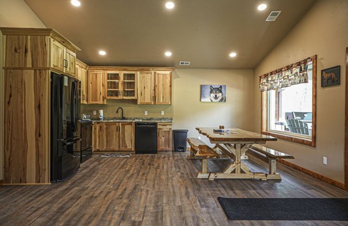 Conover Cabin | Modern dog-friendly cabin with hot tub, gas fireplace, patio, grill, & washer/dr