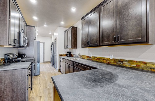 Butte House | Modern dog-friendly townhouse with washer/dryer, WiFi, and patio