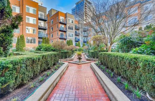 Belltown Apartment | Modern Downtown Top Floor Penthouse With Bay Views