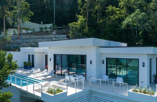 Estate Emmaus Villa | Modern eco-luxury villa with epic views