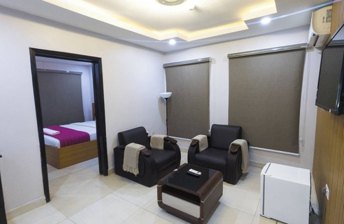 Somolu Apartment | Modern Ensuite Room – Yaba Lagos Tech District Carnelian A