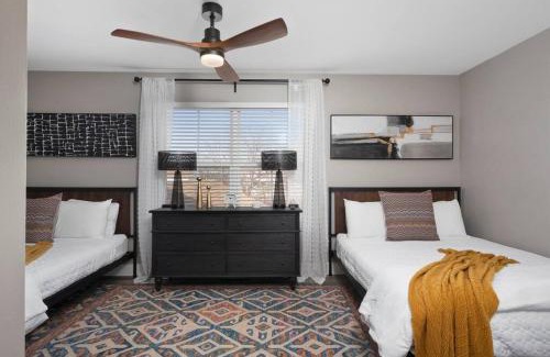 The Gate House | Modern Escape: 5BR/2.5BA Near St. Louis Must-Sees