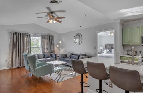 New Tampa Apartment | Modern Escape Cali King Beds EV Chargers Available