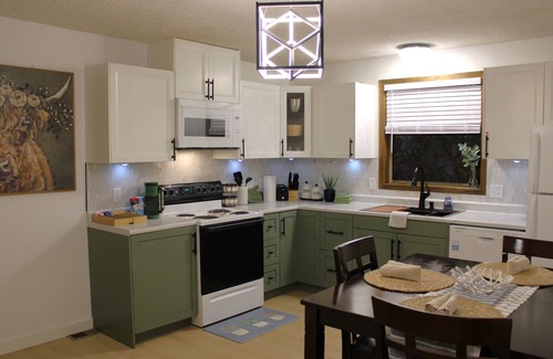 Garden City Apartment | Modern Escape in the heart of Garden City!