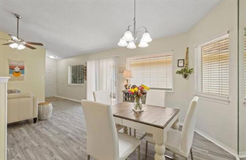 Northeast Pensacola House | Modern Escape near Airport/Hospital/Beach