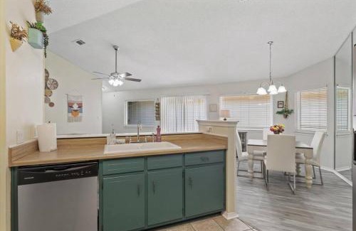 Northeast Pensacola House | Modern Escape near Airport/Hospital/Beach