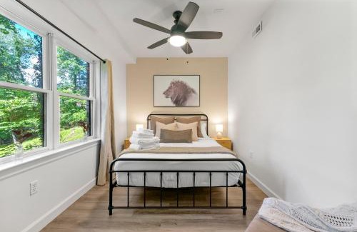 Woodstock Apartment | Modern Escape, Pool, Golf, Game Room, Gym, 10min Lake & Downtown
