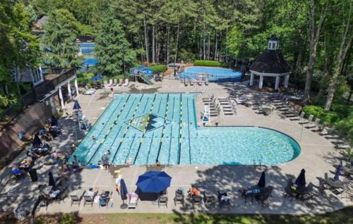 Woodstock Apartment | Modern Escape, Pool, Golf, Game Room, Gym, 10min Lake & Downtown