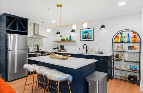 Cherrywood Apartment | Modern Escape w/Fireplace next to Pickleball Club