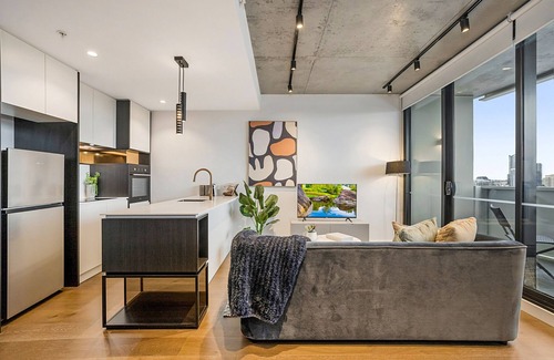Cremorne Apartment | Modern, Executive 1 Bedroom Apartment With Balcony