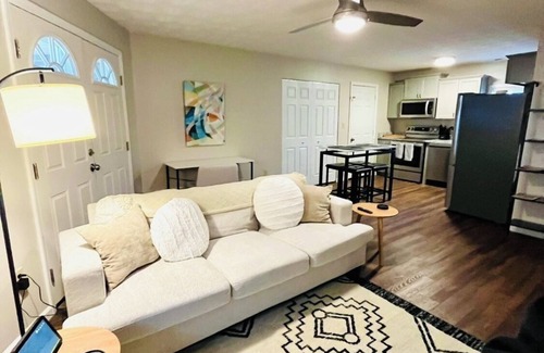 Dunbar Apartment | Modern family-friendly home - walk to WVSU and Shawnee Sports Complex